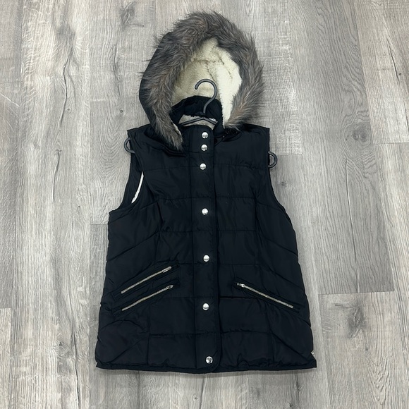 Women’s Guess Winter Vest Size M - Picture 1 of 7